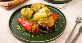 Фаршированные овощи с&nbsp;вегетарианской начинкой