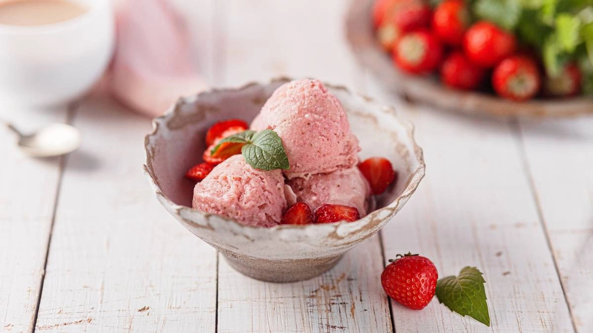 Домашнее мороженое: рецепты из&nbsp;сливок, молока, сырные и&nbsp;с&nbsp;необычным топпингом