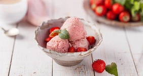 Домашнее мороженое: рецепты из&nbsp;сливок, молока, сырные и&nbsp;с&nbsp;необычным топпингом