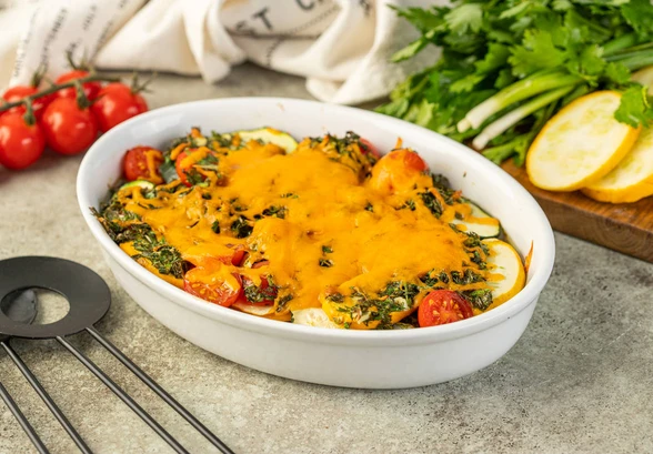 Рецепт «Запеканка из&nbsp;цукини с&nbsp;чеддером и&nbsp;соусом чимичурри»