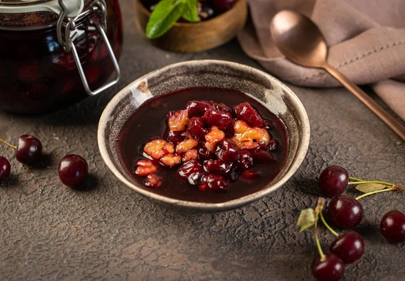 Рецепт «Варенье из&nbsp;вишни с&nbsp;грецкими орехами»