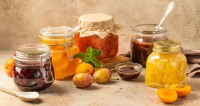 Рецепты варенья на&nbsp;зиму: из&nbsp;абрикосов, слив, вишни, груши… и&nbsp;компот