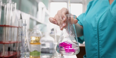 Каждая партия напитков проверяется в&nbsp;собственной лаборатории