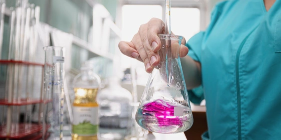 Каждая партия напитков проверяется в&nbsp;собственной лаборатории