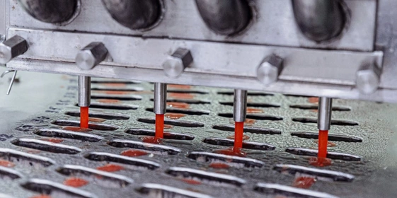 Смесь проходит по&nbsp;трубам и&nbsp;с&nbsp;помощью насоса подаётся на&nbsp;дозатор, который выдаёт нужное количество смеси в&nbsp;формочки