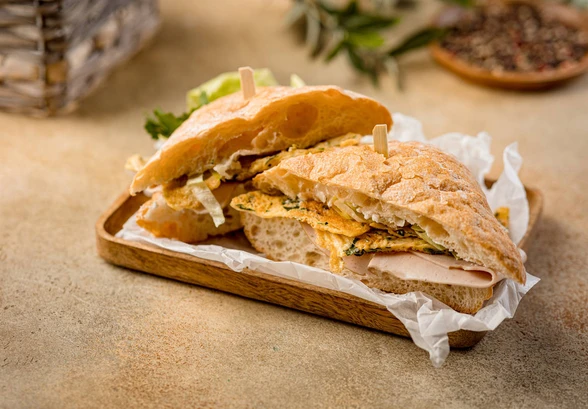 Рецепт «Бутерброд с&nbsp;ветчиной и&nbsp;омлетом»