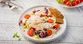 Быстрый салат Цезарь с&nbsp;курицей