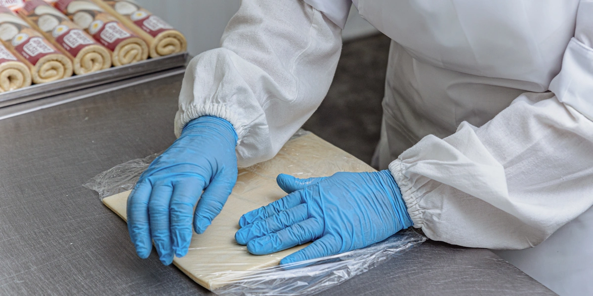 Тесто передают на&nbsp;формовку…