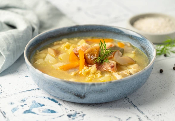 Рецепт «Уха из&nbsp;судака с&nbsp;грибами»