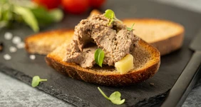 Паштет из&nbsp;куриной печени с&nbsp;белыми грибами