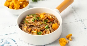 Готовим вкусно: рецепты блюд с&nbsp;грибами — белыми, лисичками, шампиньонами