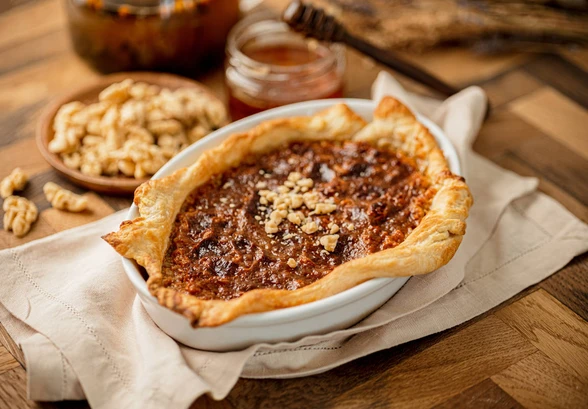 Рецепт «Пирог с&nbsp;грецкими орехами и&nbsp;карамелью»