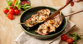 Баклажаны-лодочки с&nbsp;сыром