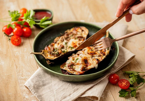 Рецепт «Баклажаны-лодочки с&nbsp;сыром»