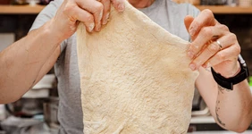 Тесто для&nbsp;пиццы: рецепт и&nbsp;мастер-класс по&nbsp;приготовлению от&nbsp;шеф-повара ВкусВилла