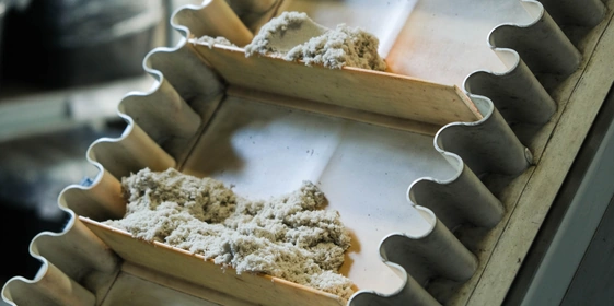 В составе кинетического песка — натуральный кварцевый песок, дополнительные ингредиенты и&nbsp;связующие вещества (рецептура держится в&nbsp;строгом секрете)