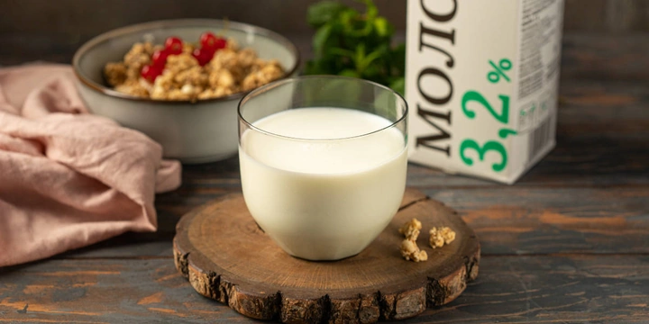 Молоко: все за&nbsp;и&nbsp;против, сколько пить, кому и&nbsp;чем полезно