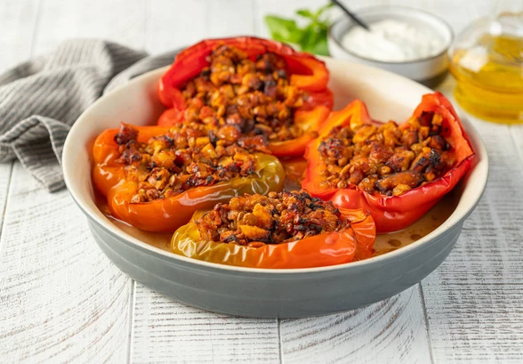 Рецепт «Фаршированные перцы «Лодочки» с&nbsp;колбасками и&nbsp;чечевицей»