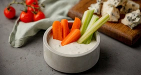 Соус из&nbsp;сметаны с&nbsp;голубым сыром