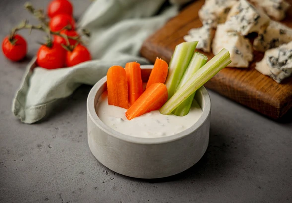 Рецепт «Соус из&nbsp;сметаны с&nbsp;голубым сыром»