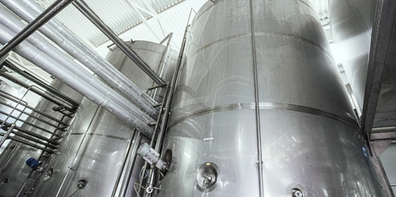 Для каждого вида продукции на&nbsp;предприятии используется отдельная ёмкость: для&nbsp;молока, кефира или творога