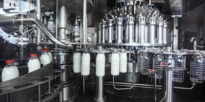 Молоко перемещается по&nbsp;полностью закрытому трубопроводу, тем самым исключён любой человеческий фактор и&nbsp;попадание посторонних примесей