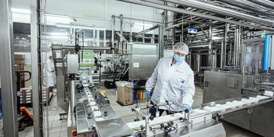 В исходном состоянии творог рассыпчат и&nbsp;зернист, однако с&nbsp;помощью специальной техники его можно спрессовать в&nbsp;пласты или сделать мягким и&nbsp;кремообразным