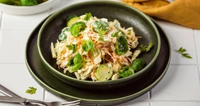 Коул слоу с&nbsp;брюссельской капустой