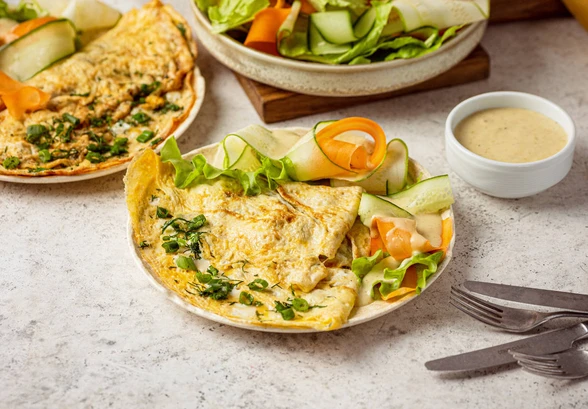 Рецепт «Французский омлет с&nbsp;овощным салатом»