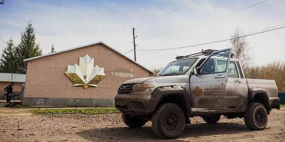 Добыча кленового сока приходится на&nbsp;самый сезон бездорожья, и&nbsp;перемещение по&nbsp;лесу возможно только на&nbsp;внедорожниках