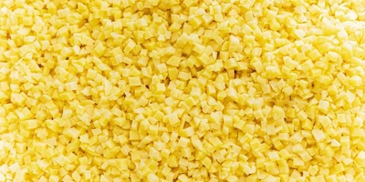 Картофель должен быть калиброванным, одинаковым: иначе при&nbsp;автоматической очистке производитель потеряет большую часть продукта. После&nbsp;картофелечистки производится ручная дочистка овощей. Картофель помещается в&nbsp;бокс с&nbsp;чистой водой, промывается и&nbsp;отправляется на&nbsp;нарезку