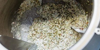 Рецепт оливье: как готовят салат в&nbsp;промышленном масштабе