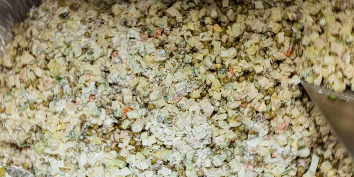 Рецепт оливье: как готовят салат в&nbsp;промышленном масштабе