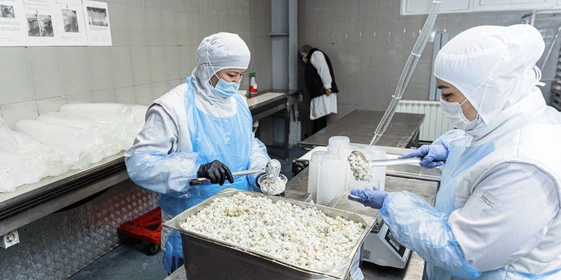 Рецепт оливье: как готовят салат в&nbsp;промышленном масштабе