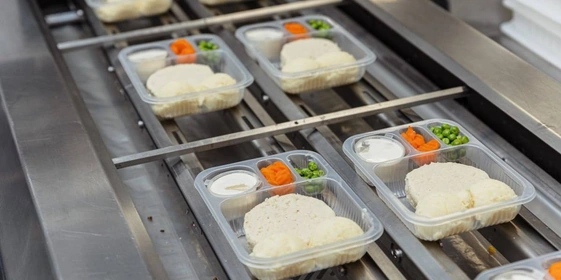 Рецепт оливье: как готовят салат в&nbsp;промышленном масштабе