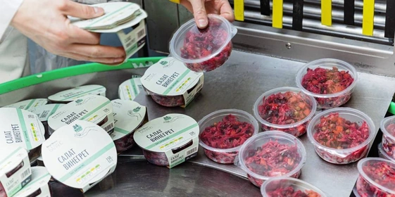 Рецепт оливье: как готовят салат в&nbsp;промышленном масштабе