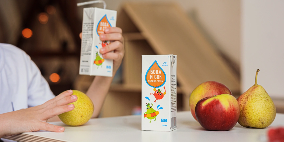 В ассортименте сокосодержащего напитка ВкусВилл «Вода и&nbsp;сок» два вкуса: «Яблоко» и&nbsp;«Яблоко-груша»