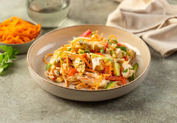 Рецепт «Салат с&nbsp;курицей и&nbsp;корейской морковью»