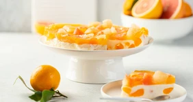 Йогуртовый торт с&nbsp;желе из&nbsp;цитрусов