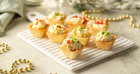 Тарталетки с&nbsp;яичным салатом