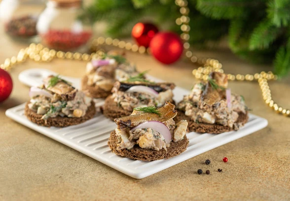 Рецепт «Бутерброды со шпротами по-новому»