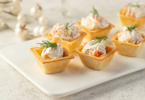 Рецепт «Тарталетки с&nbsp;сёмгой и&nbsp;творожным сыром»