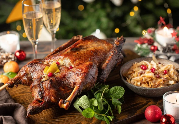 Рецепт «Рождественский гусь с&nbsp;яблоками и&nbsp;тушёной капустой»