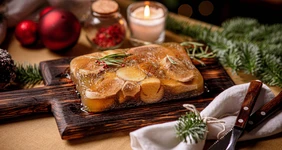 Заливное из&nbsp;языка с&nbsp;белыми грибами