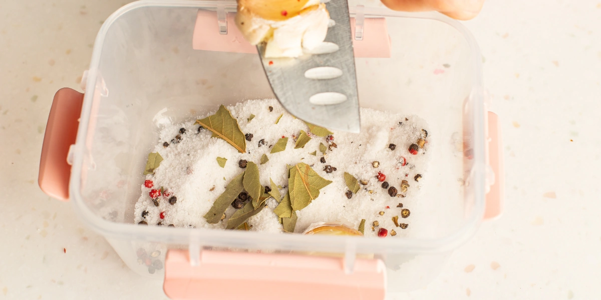 Как засолить сало дома: классический рецепт, варёное сало и&nbsp;домашняя буженина