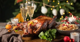 Рождественский стол: запечённый гусь, заливное, салат в&nbsp;форме венка и&nbsp;другие рецепты