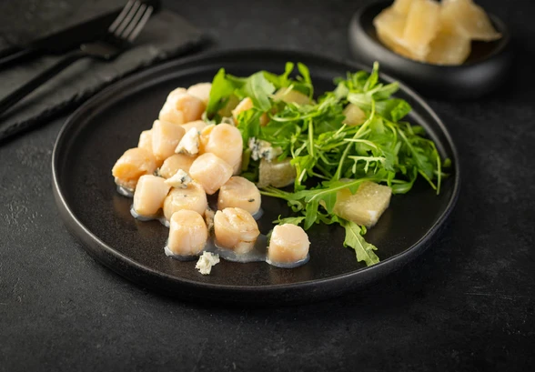 Рецепт «Гребешки с&nbsp;помело и&nbsp;голубым сыром»