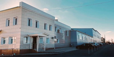 Архивная фотография главного входа в&nbsp;новый корпус завода. Отсюда сотрудники попадают на&nbsp;рабочие места