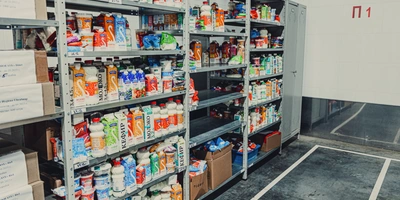 Продукт из&nbsp;каждой партии отправляется в&nbsp;библиотеку образцов и&nbsp;хранится там, пока не закончится его срок годности. Это нужно, чтобы если вдруг покупатель пожалуется на&nbsp;продукт, контроль качества на&nbsp;заводе мог взять контрольный образец и&nbsp;проверить его