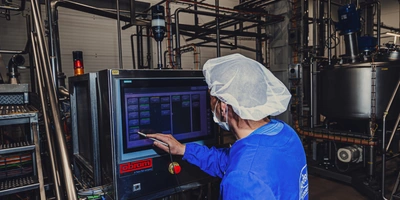 «Мы заказываем оборудование у компании «Альфа Лаваль» — лидера в&nbsp;своём деле. Её основал швед с&nbsp;французской фамилией Густав де Лаваль ещё в&nbsp;начале XX века. Он же изобрёл сепаратор»